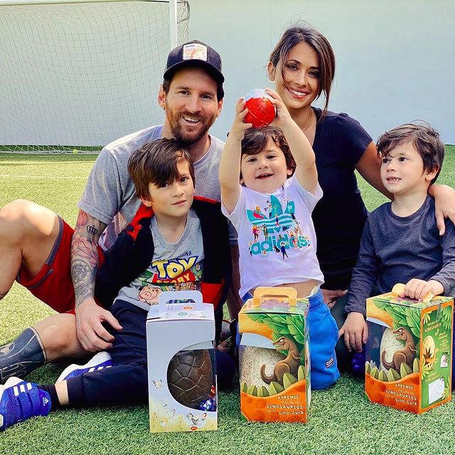 Messi & Family learning French